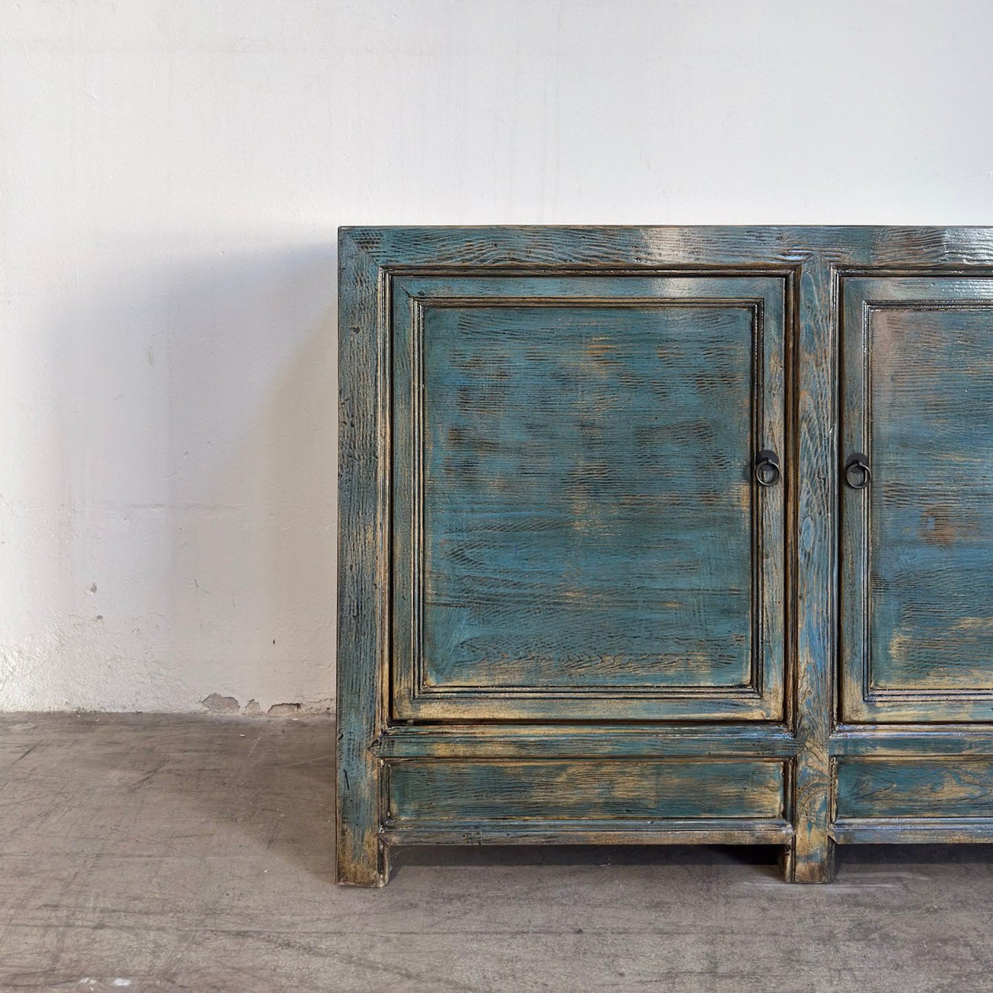 3 Door Blue Lacquered Buffet Table (H9)